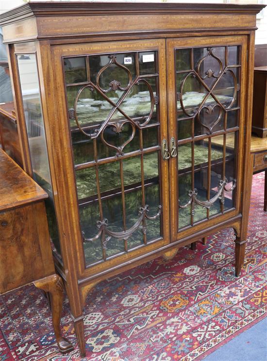 An Edwardian inlaid mahogany display cabinet W.107cm